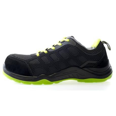 Zapato de seguridad negro y verde