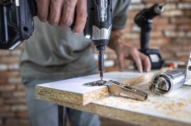  Soporte de guía de taladro, accesorios de taladro de guía de  taladro portátil Base de aleación de tamaño pequeño para carpintería :  Herramientas y Mejoras del Hogar